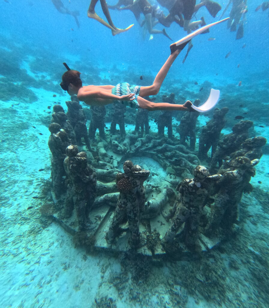 Célian fait du snorkeling à Gili Air, Indonésie.