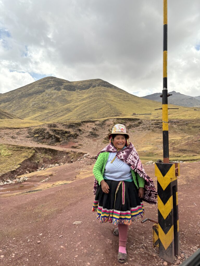 Poste de frontière typique péruvien, au cœur des Andes.